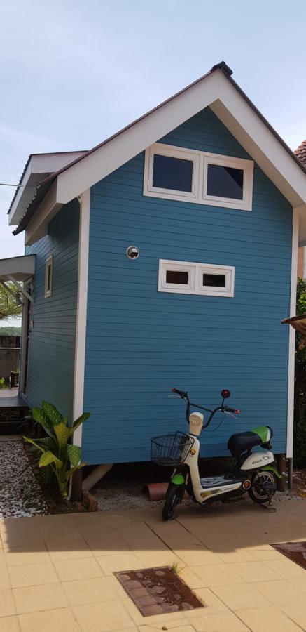 Tiny House B&B Kampong Baharu Sungai Udang Exterior photo